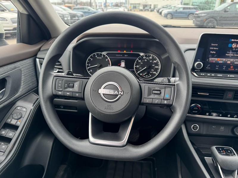 Nissan Rogue Vehicle Full-screen Gallery Image 10