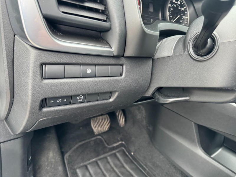 Nissan Rogue Vehicle Full-screen Gallery Image 14