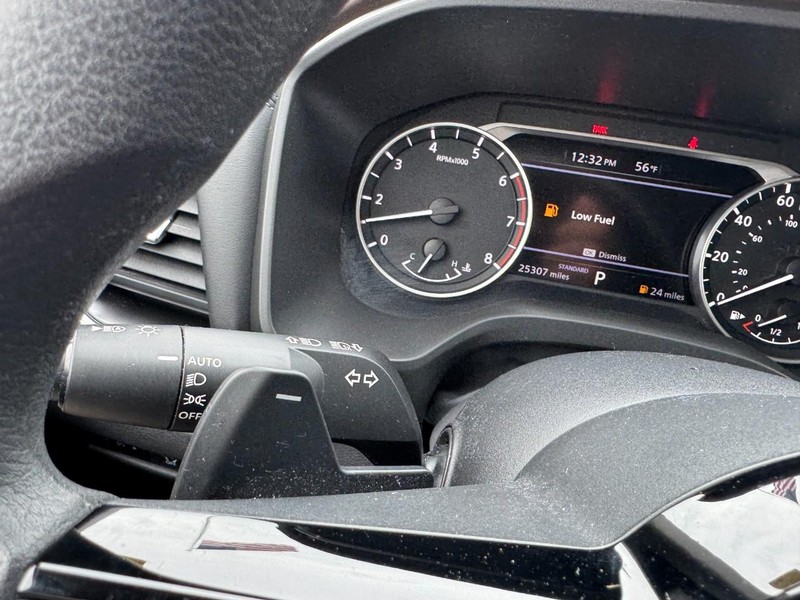 Nissan Rogue Vehicle Full-screen Gallery Image 20