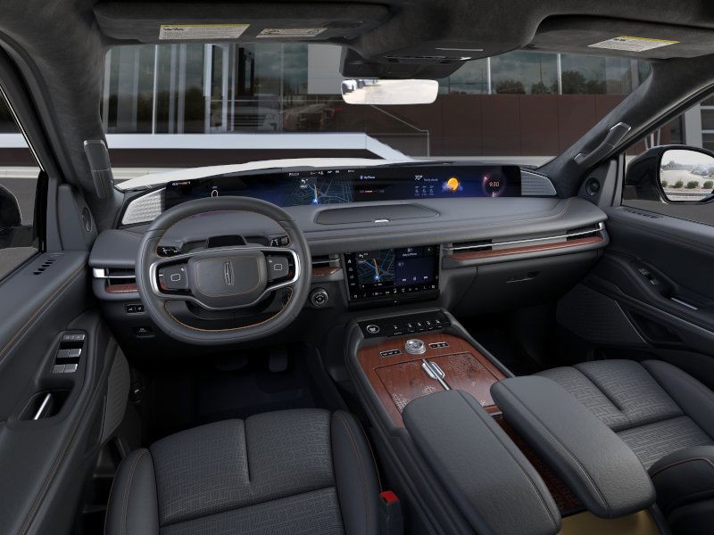 Lincoln Navigator Vehicle Full-screen Gallery Image 09
