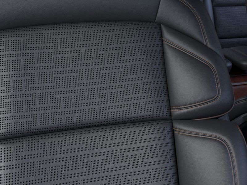 Lincoln Navigator Vehicle Full-screen Gallery Image 16