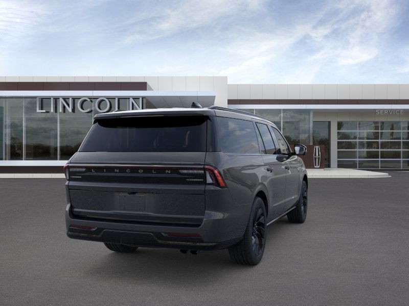 Lincoln Navigator L Vehicle Full-screen Gallery Image 08