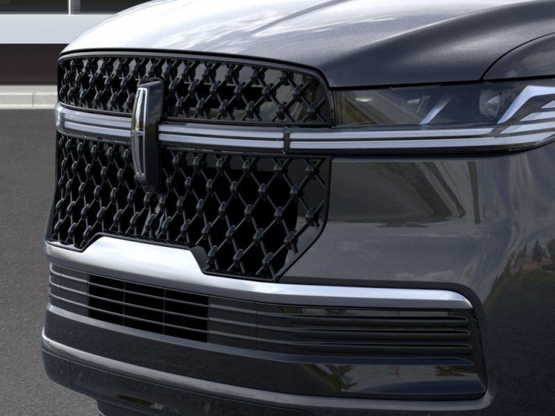 Lincoln Navigator L Vehicle Full-screen Gallery Image 17