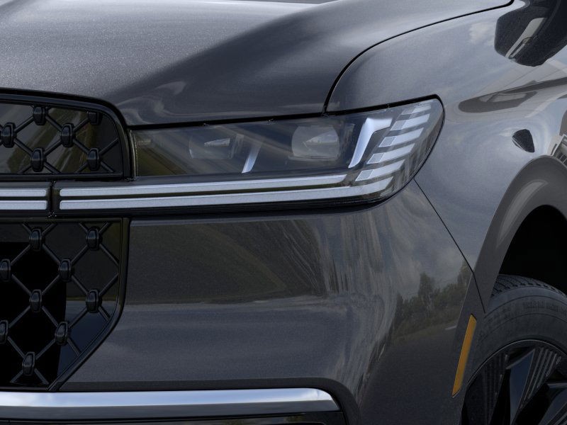 Lincoln Navigator L Vehicle Full-screen Gallery Image 18