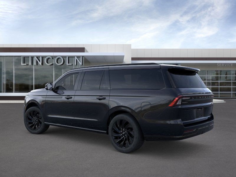 Lincoln Navigator L Vehicle Full-screen Gallery Image 04
