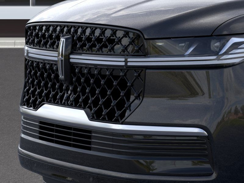 Lincoln Navigator L Vehicle Full-screen Gallery Image 17