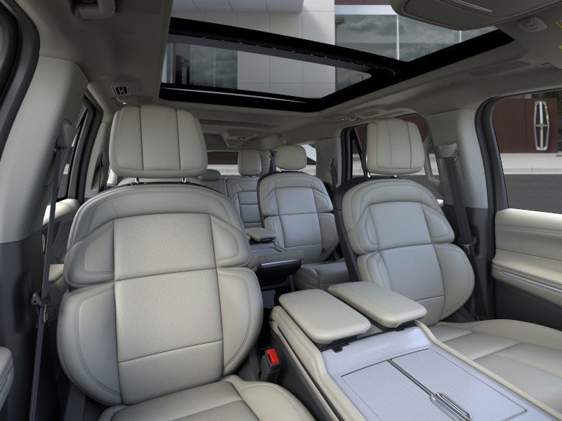 Lincoln Navigator L Vehicle Full-screen Gallery Image 10
