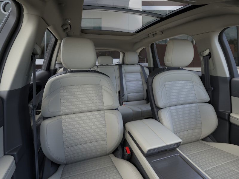 Lincoln Nautilus Vehicle Full-screen Gallery Image 10