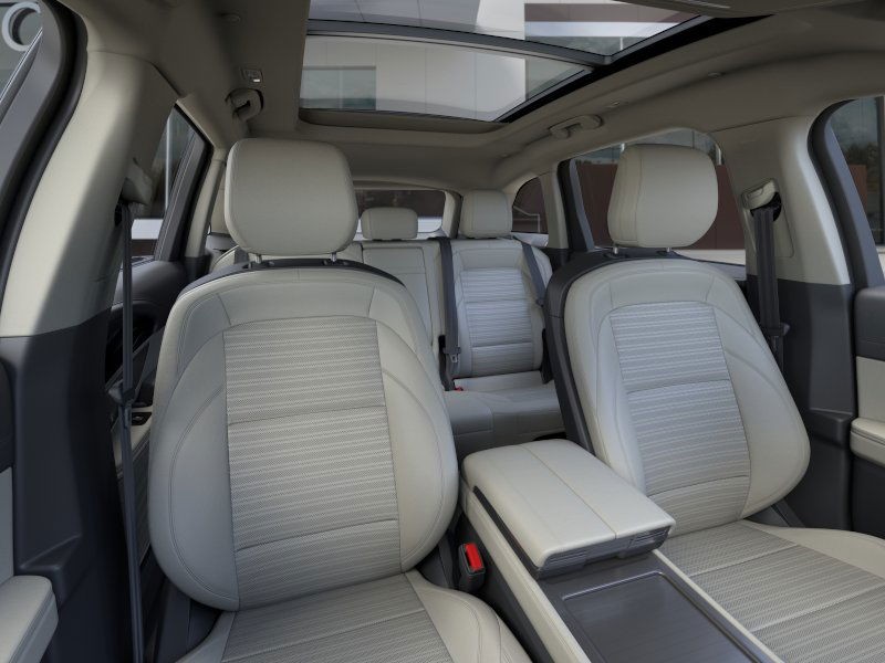 Lincoln Nautilus Vehicle Full-screen Gallery Image 10