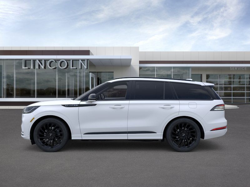 Lincoln Aviator Vehicle Full-screen Gallery Image 03