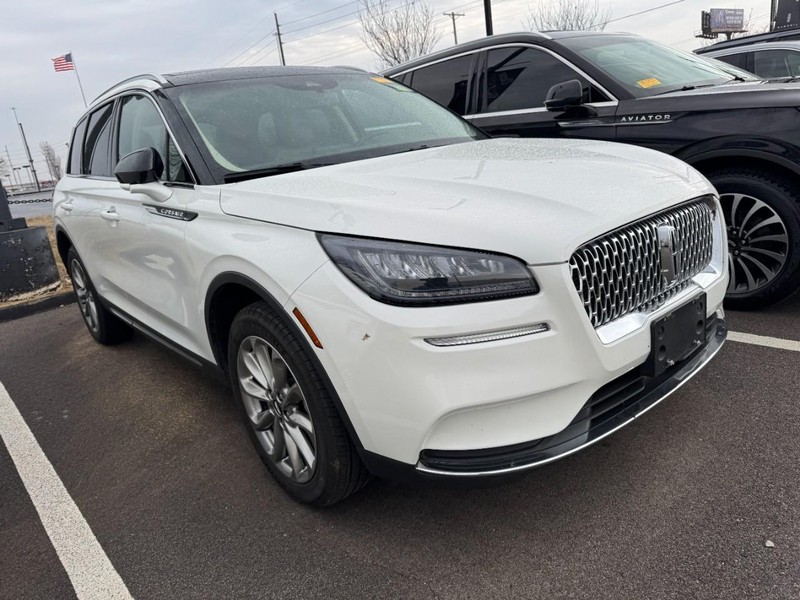 Lincoln Corsair Vehicle Full-screen Gallery Image 03