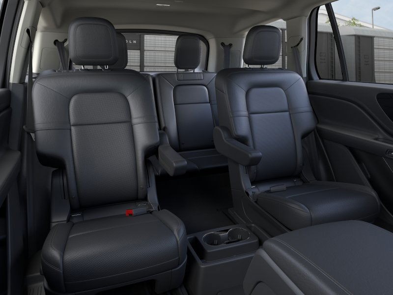 Lincoln Aviator Vehicle Full-screen Gallery Image 11