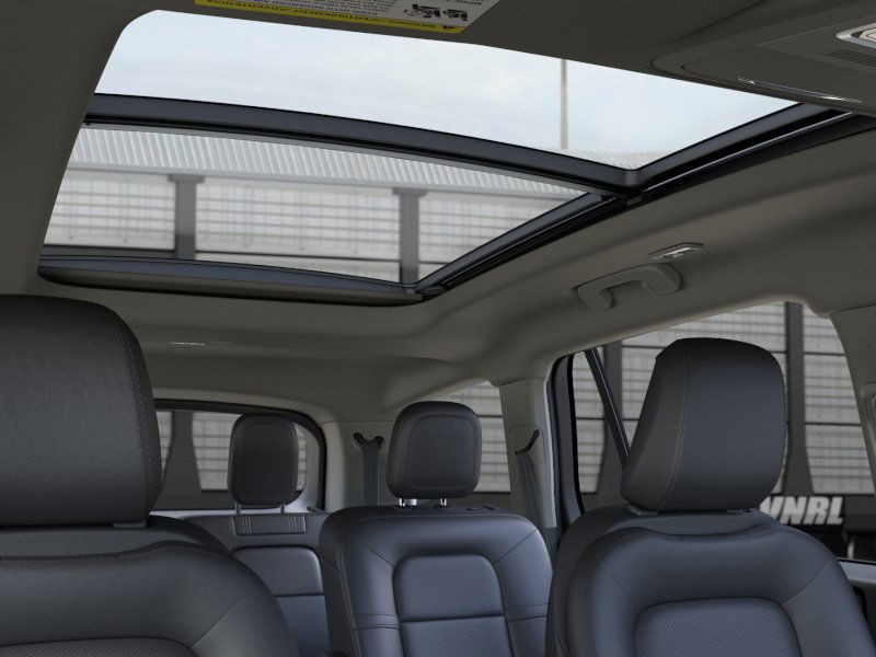 Lincoln Aviator Vehicle Full-screen Gallery Image 22