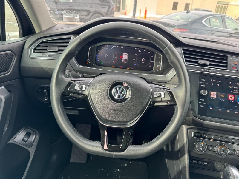 Volkswagen Tiguan Vehicle Full-screen Gallery Image 10