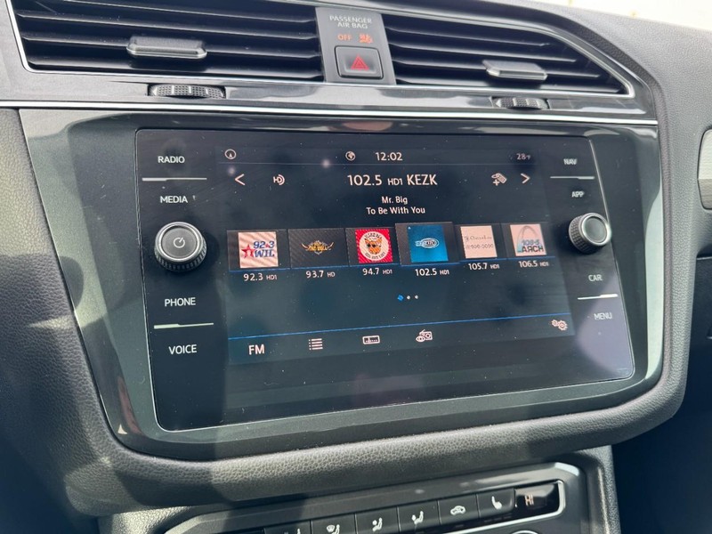 Volkswagen Tiguan Vehicle Full-screen Gallery Image 16