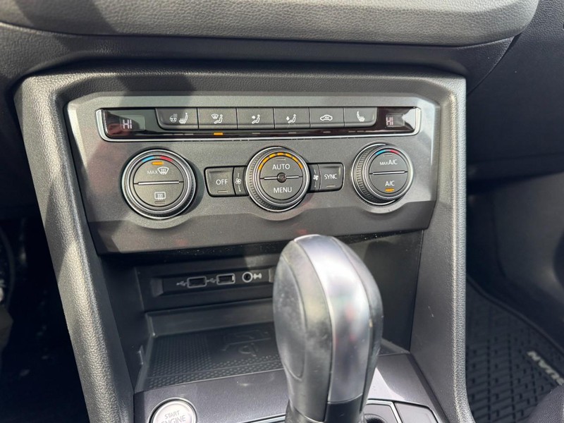 Volkswagen Tiguan Vehicle Full-screen Gallery Image 17