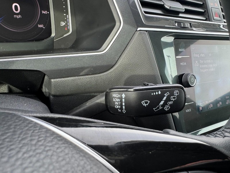 Volkswagen Tiguan Vehicle Full-screen Gallery Image 21