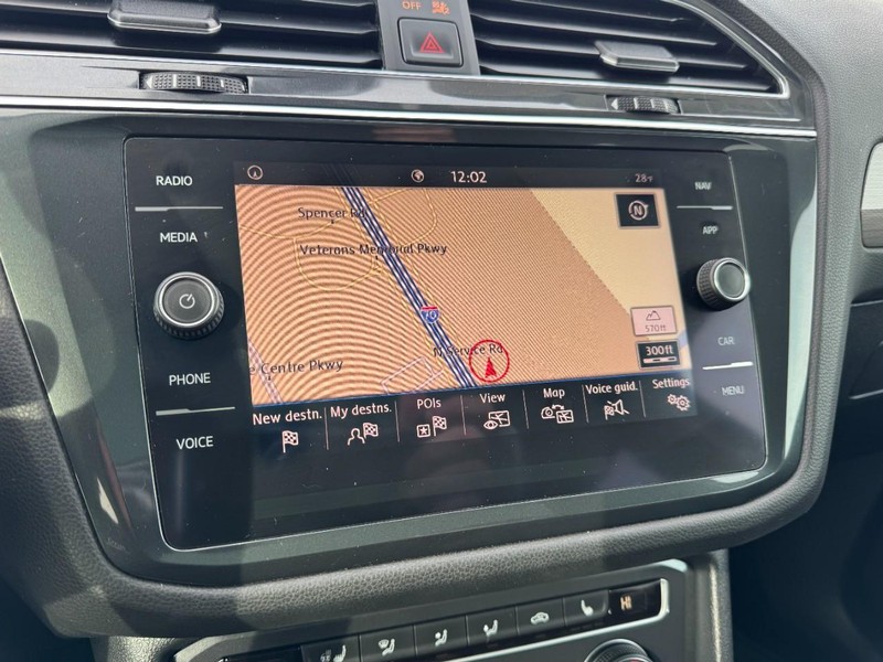 Volkswagen Tiguan Vehicle Full-screen Gallery Image 22