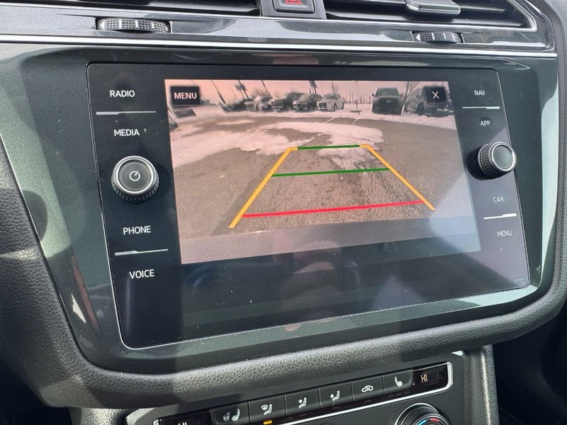 Volkswagen Tiguan Vehicle Full-screen Gallery Image 23