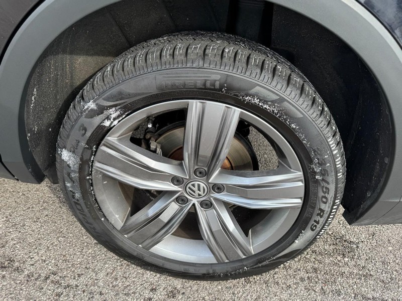 Volkswagen Tiguan Vehicle Full-screen Gallery Image 26