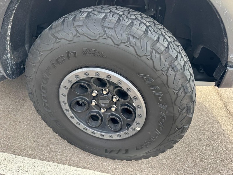 Ford F-150 Vehicle Full-screen Gallery Image 04