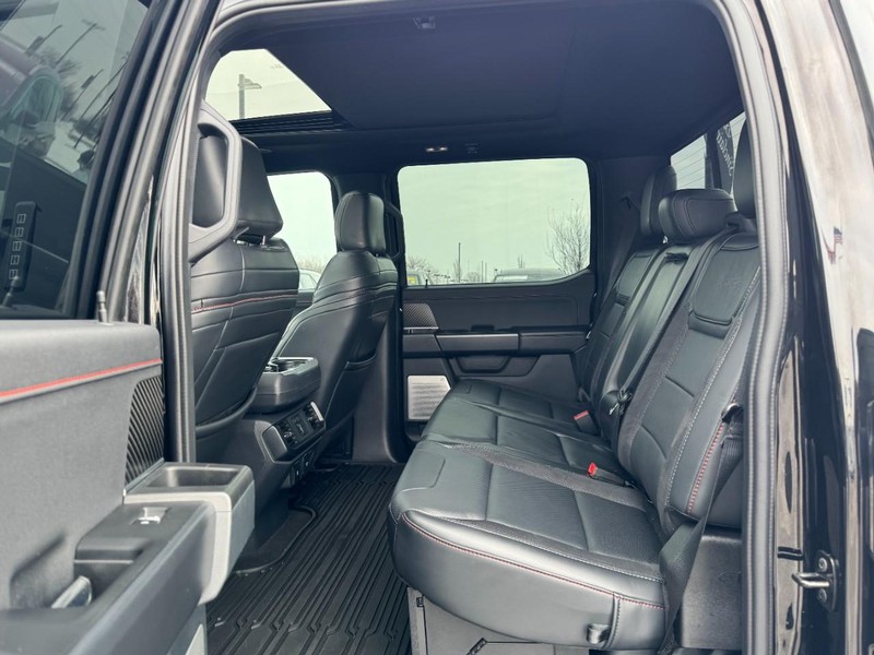 Ford F-150 Vehicle Full-screen Gallery Image 12