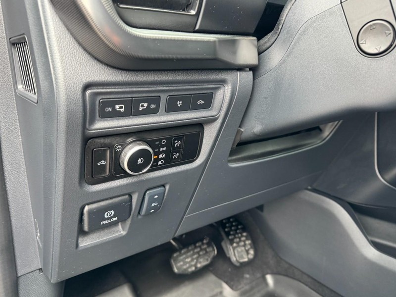 Ford F-150 Vehicle Full-screen Gallery Image 14