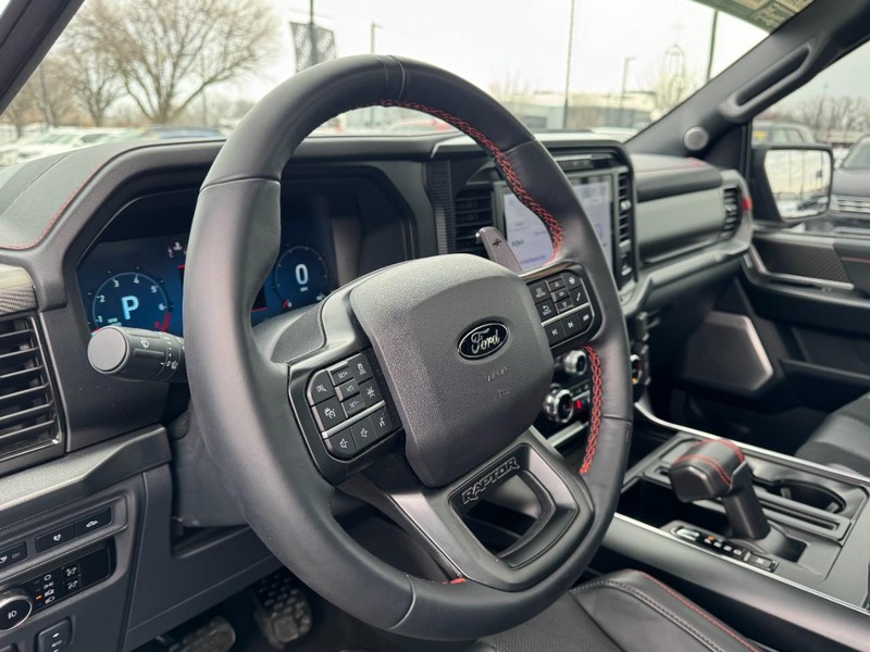 Ford F-150 Vehicle Full-screen Gallery Image 15