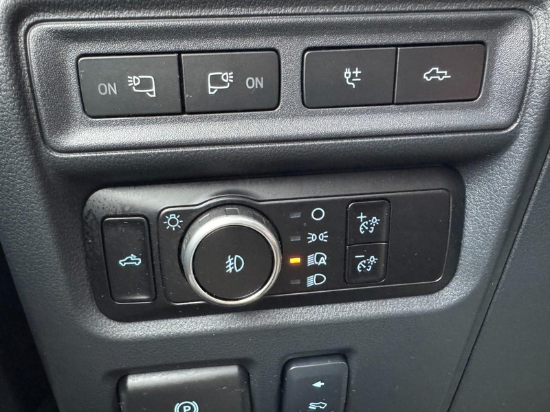 Ford F-150 Vehicle Full-screen Gallery Image 22