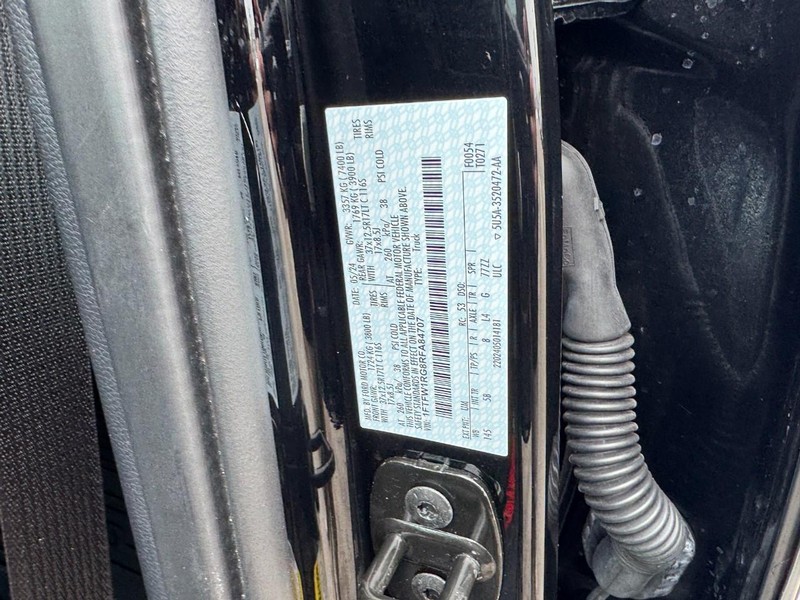 Ford F-150 Vehicle Full-screen Gallery Image 28