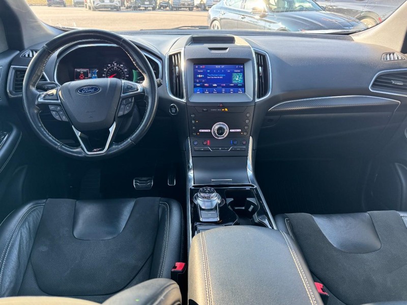 Ford Edge Vehicle Full-screen Gallery Image 09