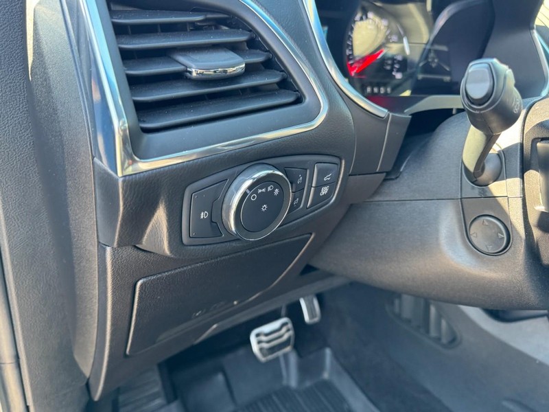 Ford Edge Vehicle Full-screen Gallery Image 14