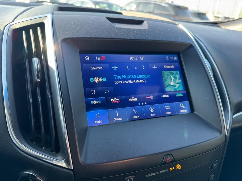 Ford Edge Vehicle Full-screen Gallery Image 16