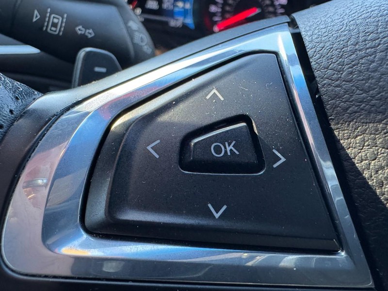 Ford Edge Vehicle Full-screen Gallery Image 18