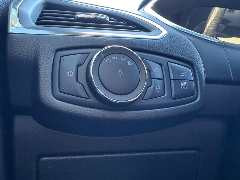 Ford Edge Vehicle Full-screen Gallery Image 22