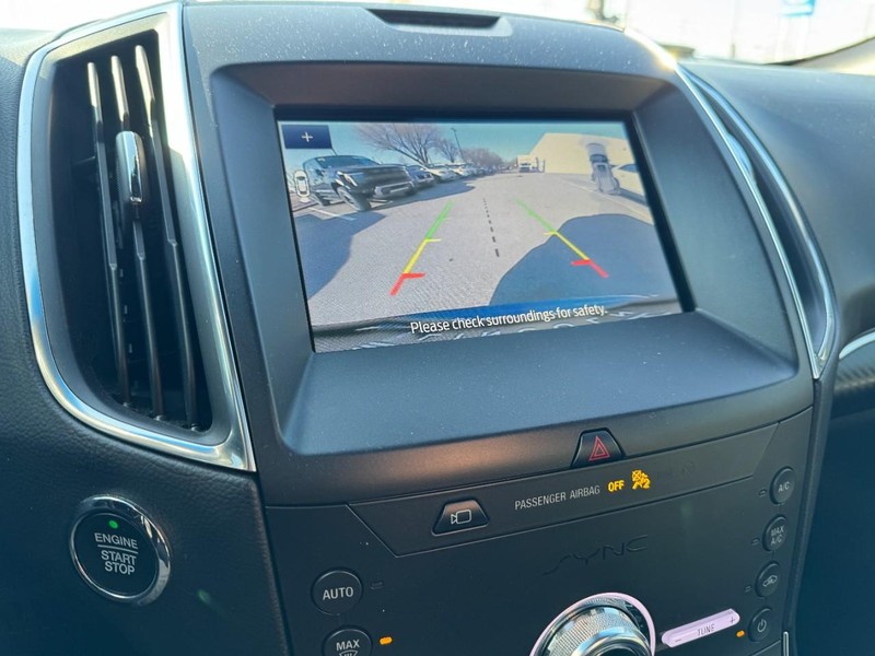 Ford Edge Vehicle Full-screen Gallery Image 24