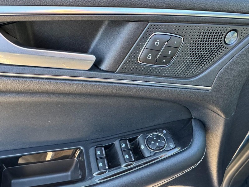 Ford Edge Vehicle Full-screen Gallery Image 25