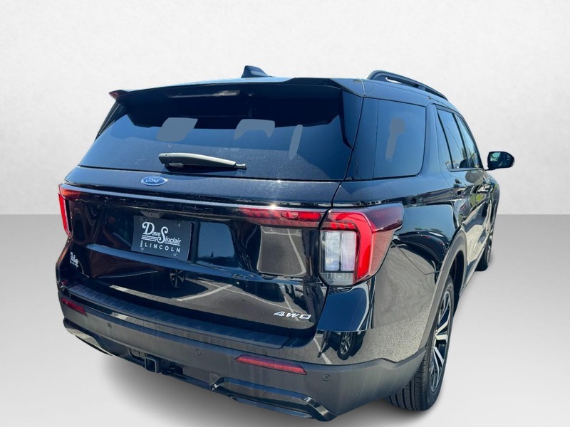 Ford Explorer Vehicle Full-screen Gallery Image 05