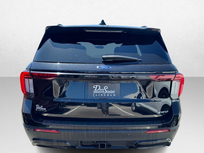 Ford Explorer Vehicle Full-screen Gallery Image 06