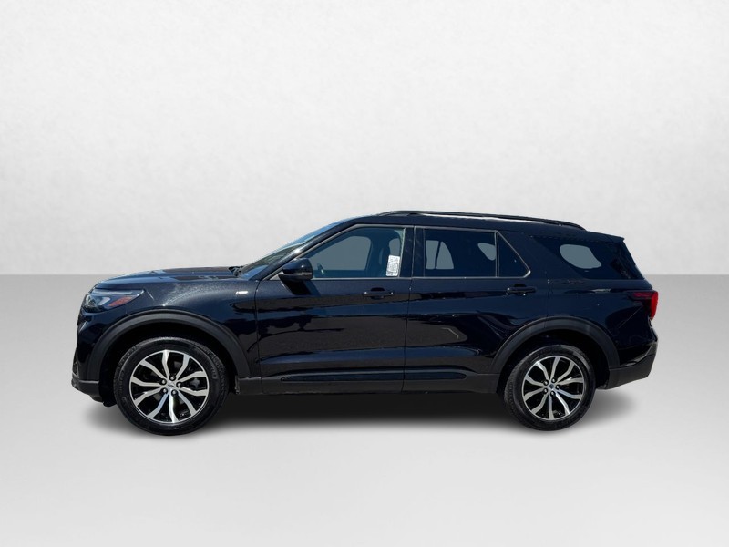 Ford Explorer Vehicle Full-screen Gallery Image 08
