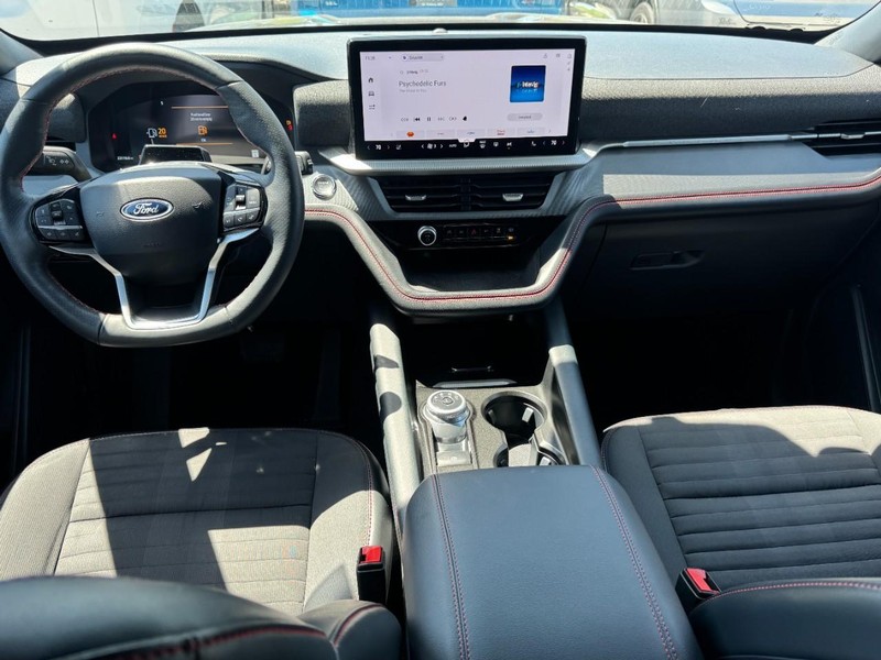 Ford Explorer Vehicle Full-screen Gallery Image 09