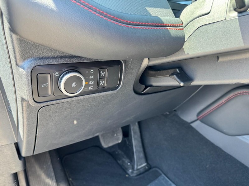 Ford Explorer Vehicle Full-screen Gallery Image 12