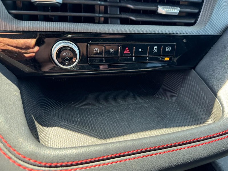 Ford Explorer Vehicle Full-screen Gallery Image 15
