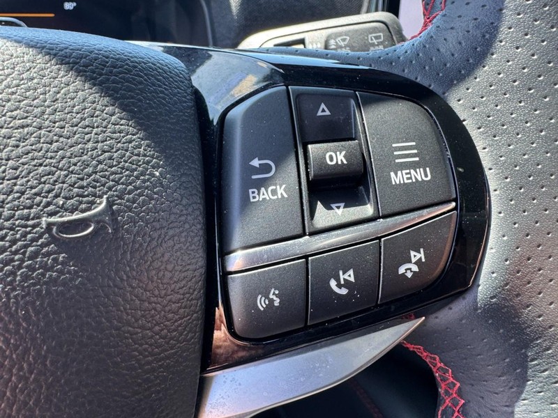 Ford Explorer Vehicle Full-screen Gallery Image 17