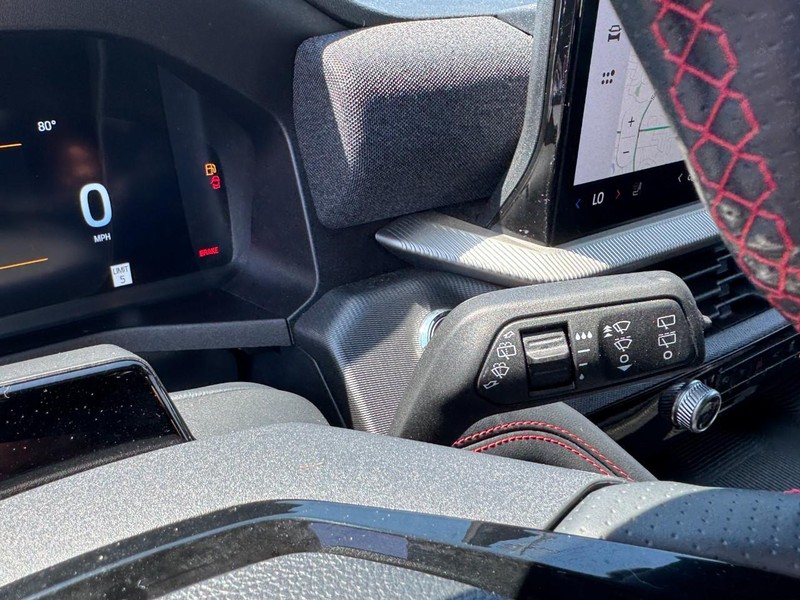Ford Explorer Vehicle Full-screen Gallery Image 19