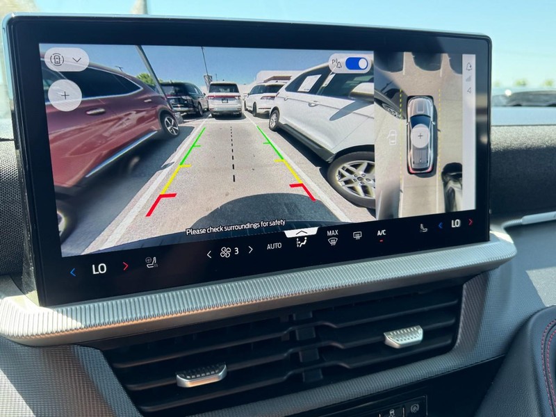 Ford Explorer Vehicle Full-screen Gallery Image 22