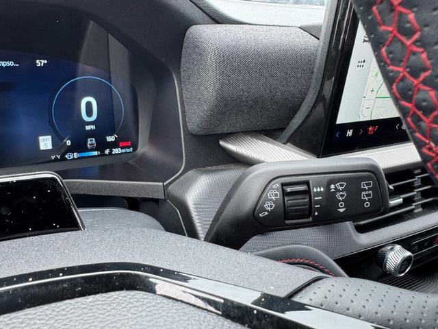 Ford Explorer Vehicle Full-screen Gallery Image 21