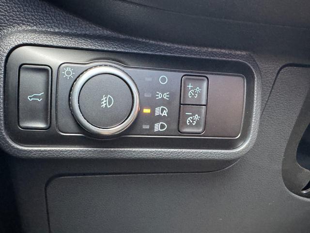 Ford Explorer Vehicle Full-screen Gallery Image 22