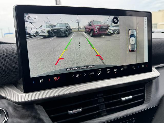 Ford Explorer Vehicle Full-screen Gallery Image 24