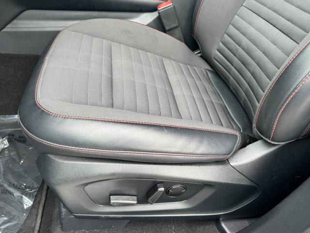 Ford Explorer Vehicle Full-screen Gallery Image 26